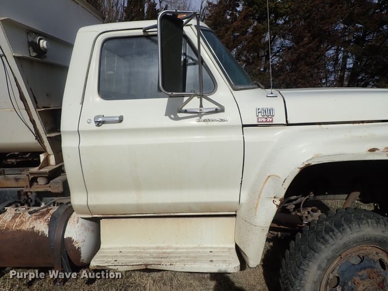 image for item DG3004 1974 Ford F600 feed mixer truck