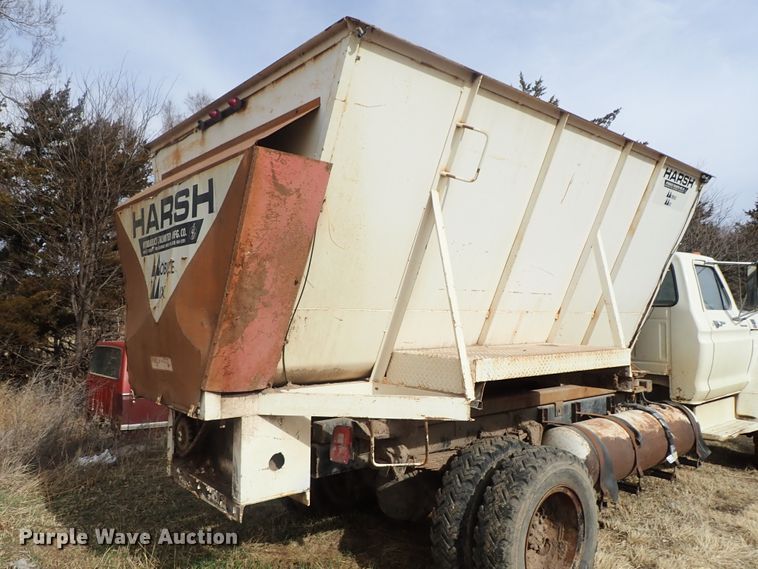 image for item DG3004 1974 Ford F600 feed mixer truck