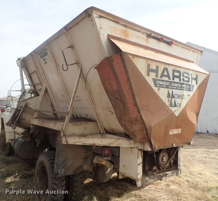 image for item DG3004 1974 Ford F600 feed mixer truck