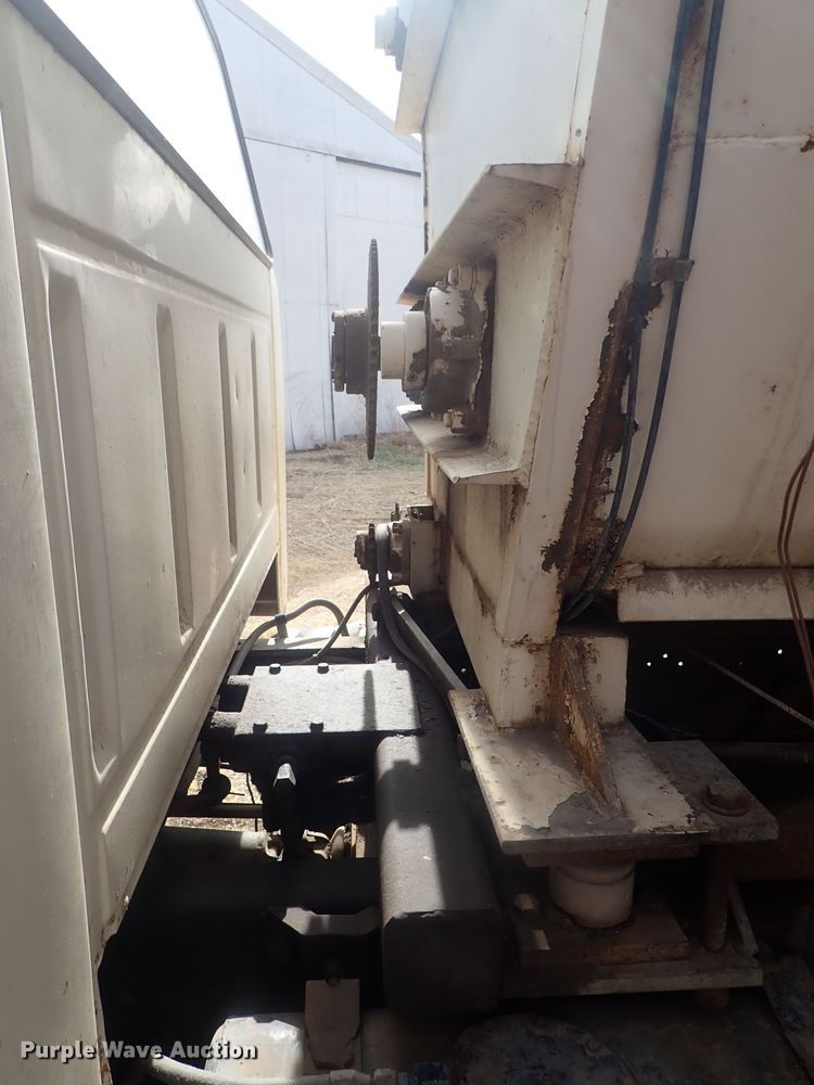 image for item DG3004 1974 Ford F600 feed mixer truck