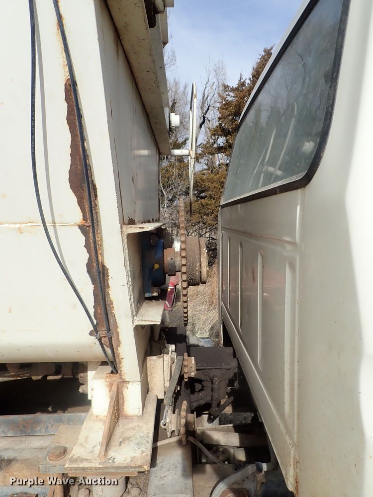 image for item DG3004 1974 Ford F600 feed mixer truck