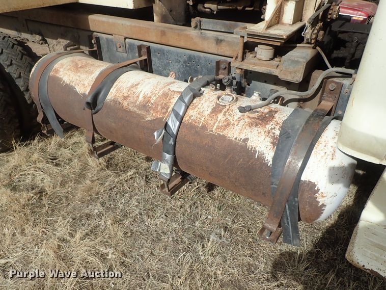 image for item DG3004 1974 Ford F600 feed mixer truck