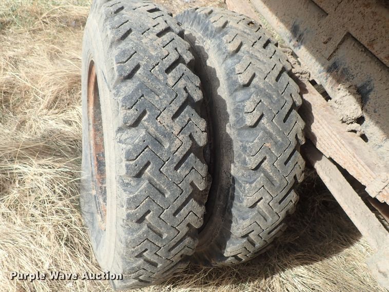 image for item DG3004 1974 Ford F600 feed mixer truck