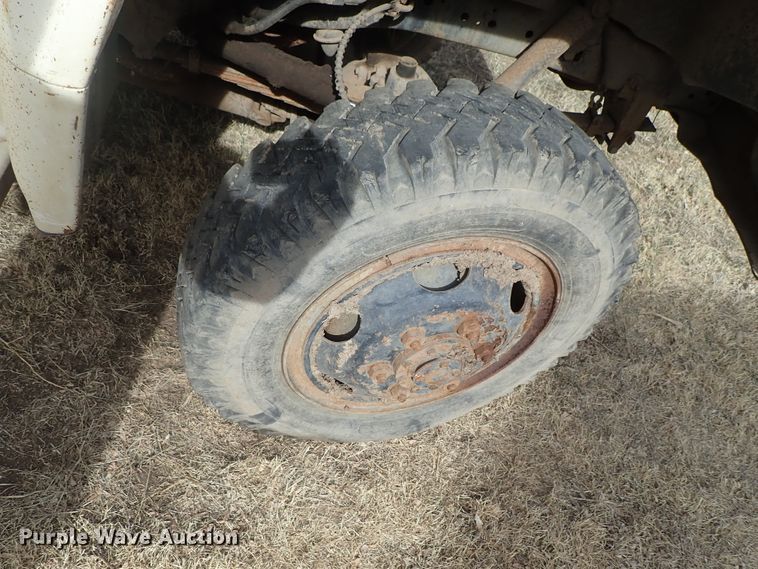 image for item DG3004 1974 Ford F600 feed mixer truck