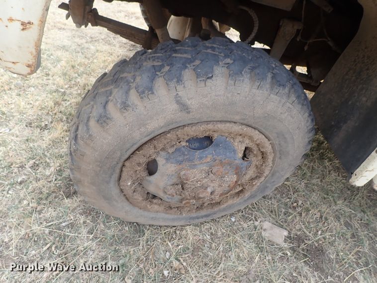 image for item DG3004 1974 Ford F600 feed mixer truck