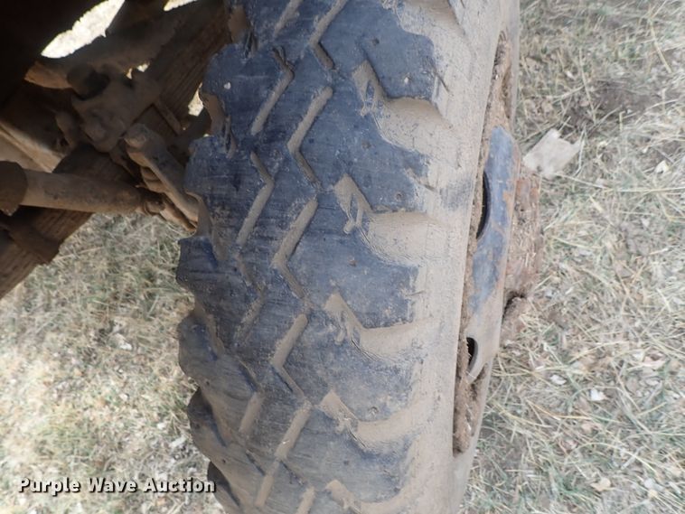 image for item DG3004 1974 Ford F600 feed mixer truck