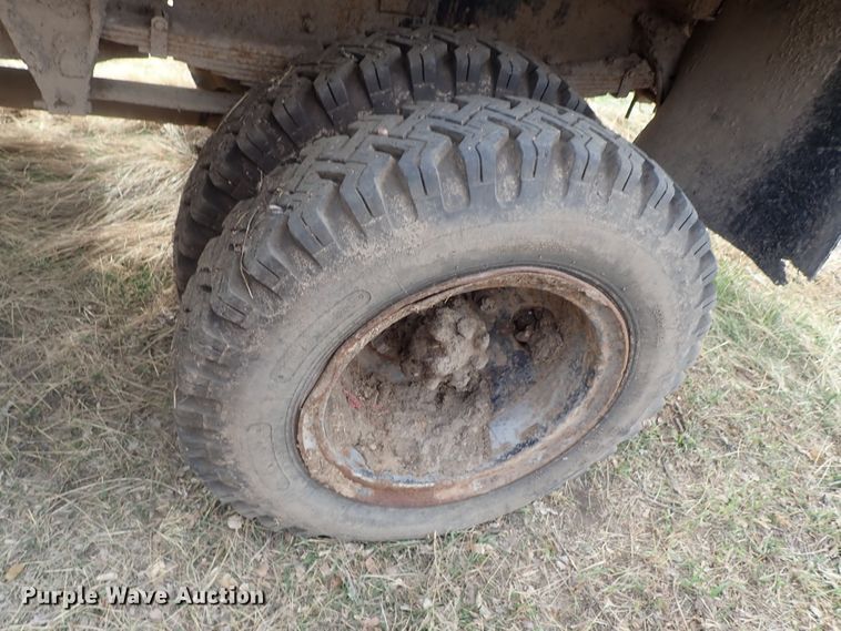 image for item DG3004 1974 Ford F600 feed mixer truck