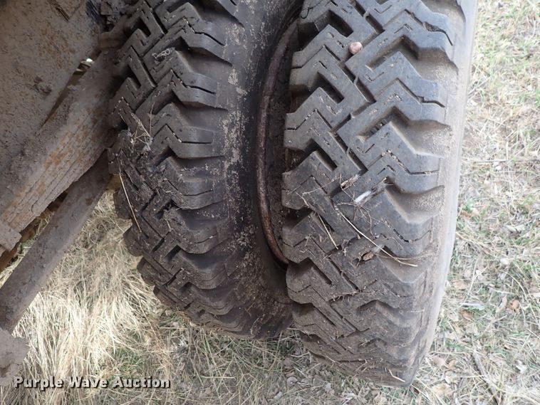 image for item DG3004 1974 Ford F600 feed mixer truck