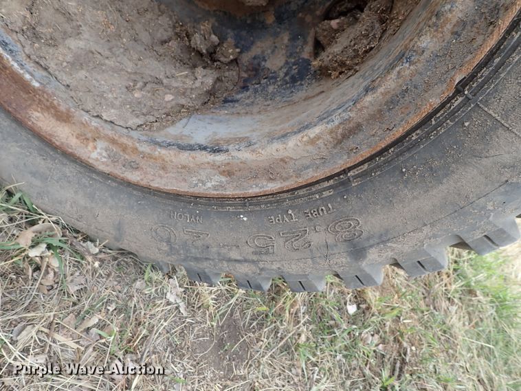 image for item DG3004 1974 Ford F600 feed mixer truck