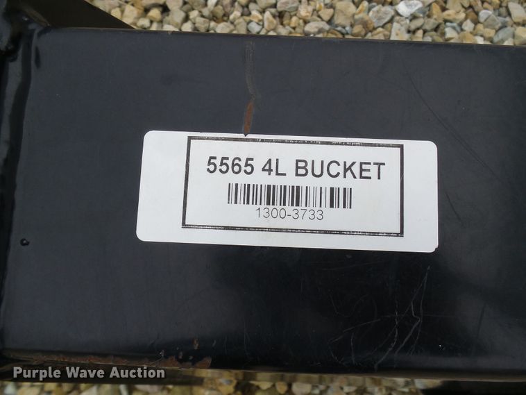 image for item DG5577 Mahindra 5570 HFWD tractor