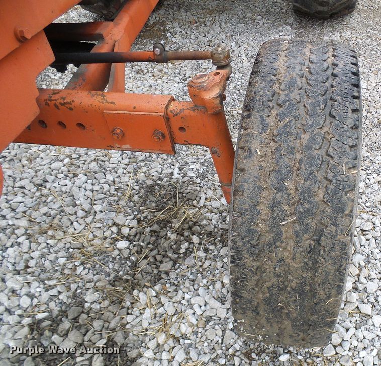 image for item DG5591 Allis Chalmers 180 tractor