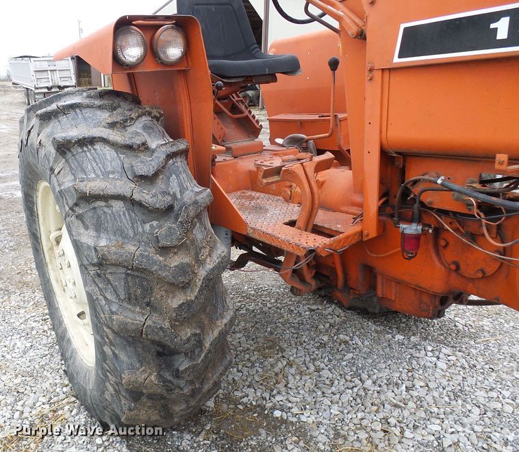 image for item DG5591 Allis Chalmers 180 tractor