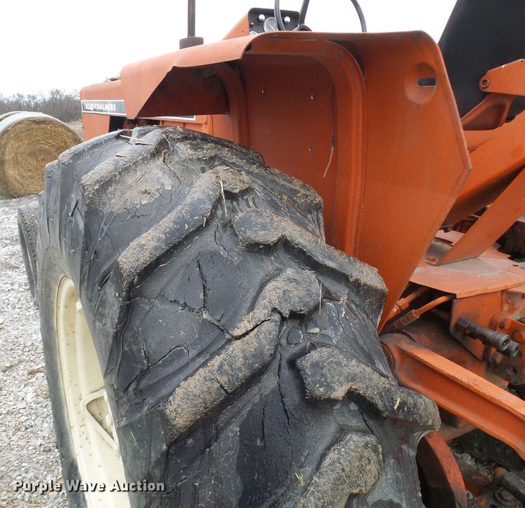 image for item DG5591 Allis Chalmers 180 tractor