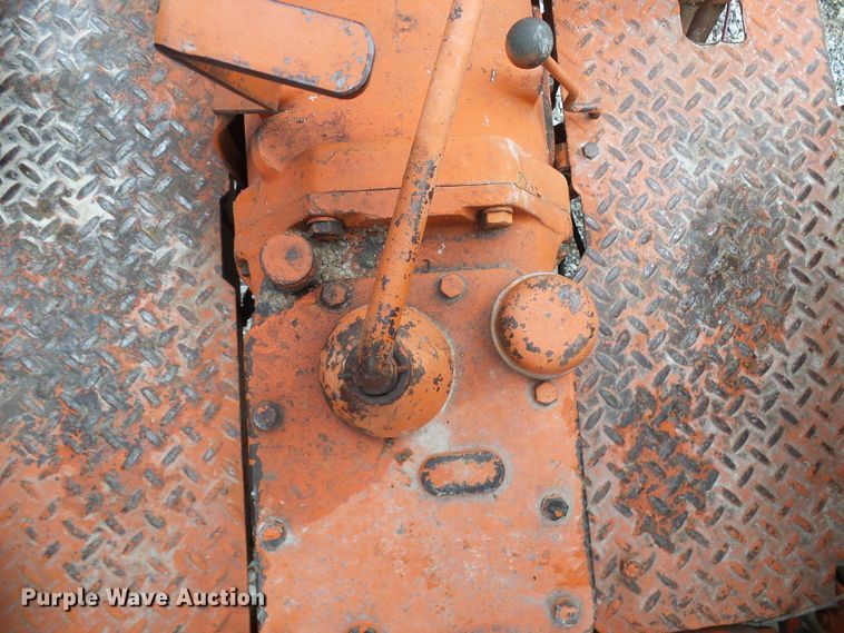 image for item DG5591 Allis Chalmers 180 tractor