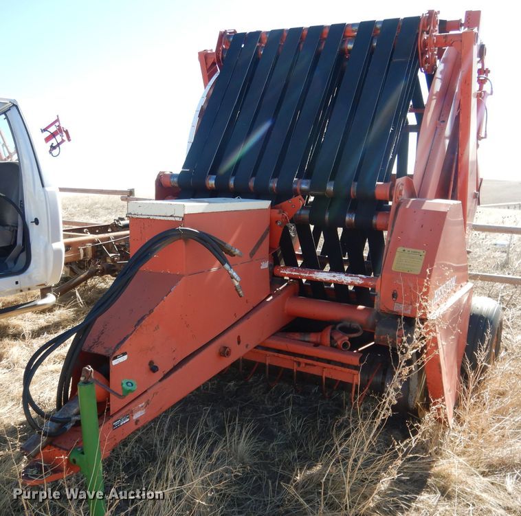image for item DG5931 Hesston 5800 round baler