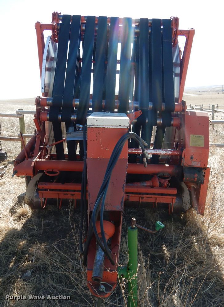 image for item DG5931 Hesston 5800 round baler