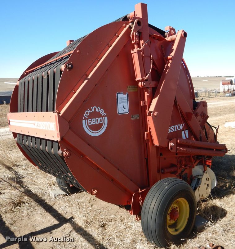 image for item DG5931 Hesston 5800 round baler