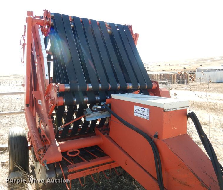 image for item DG5931 Hesston 5800 round baler