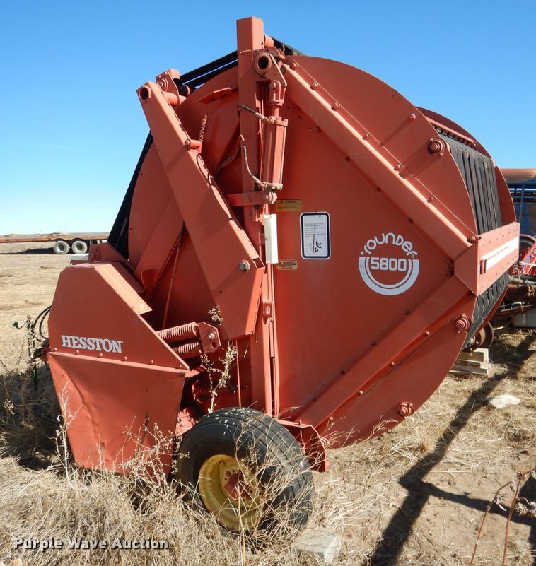 image for item DG5931 Hesston 5800 round baler