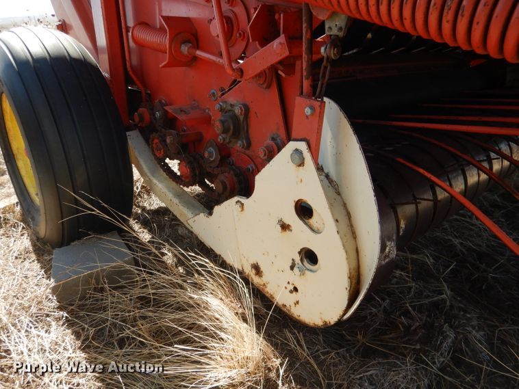 image for item DG5931 Hesston 5800 round baler