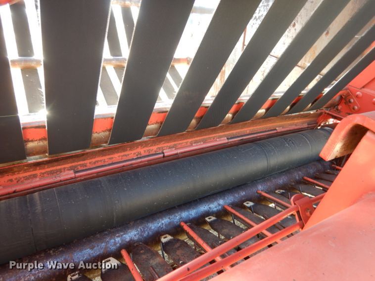 image for item DG5931 Hesston 5800 round baler