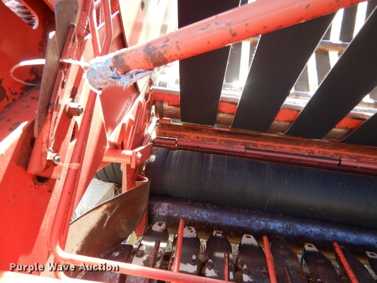 image for item DG5931 Hesston 5800 round baler