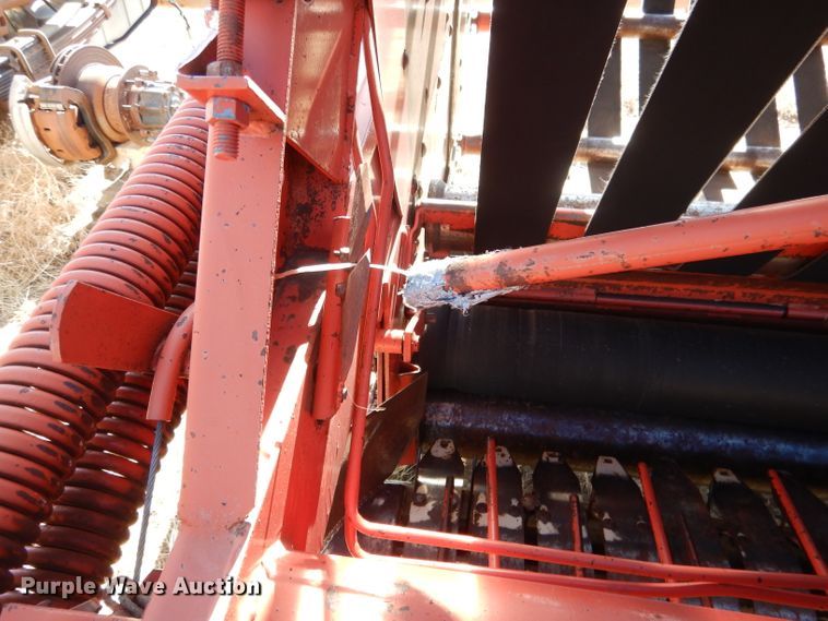 image for item DG5931 Hesston 5800 round baler