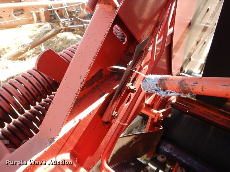 image for item DG5931 Hesston 5800 round baler