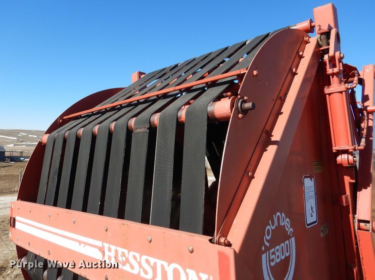 image for item DG5931 Hesston 5800 round baler