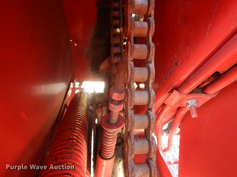 image for item DG5931 Hesston 5800 round baler