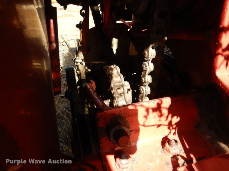 image for item DG5931 Hesston 5800 round baler