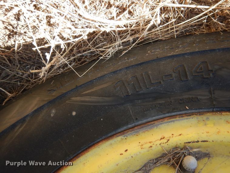 image for item DG5931 Hesston 5800 round baler