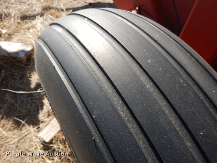 image for item DG5931 Hesston 5800 round baler