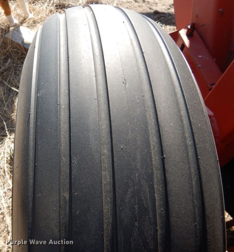 image for item DG5931 Hesston 5800 round baler