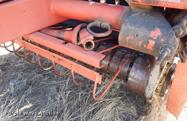 image for item DG5931 Hesston 5800 round baler