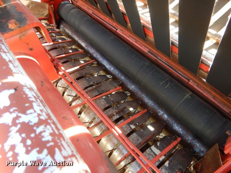 image for item DG5931 Hesston 5800 round baler