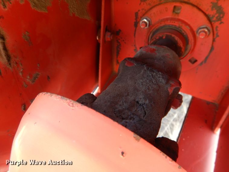 image for item DG5931 Hesston 5800 round baler