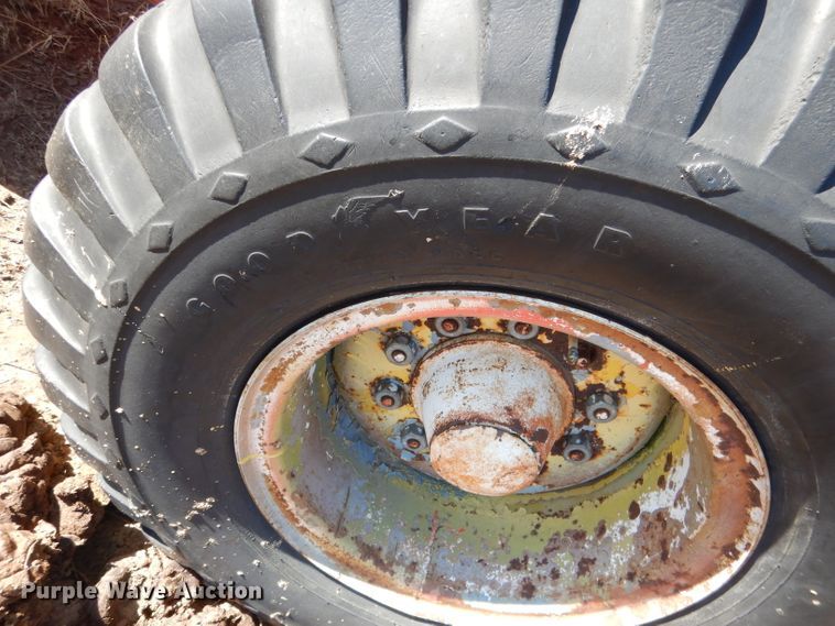 image for item DG5933 United grain cart