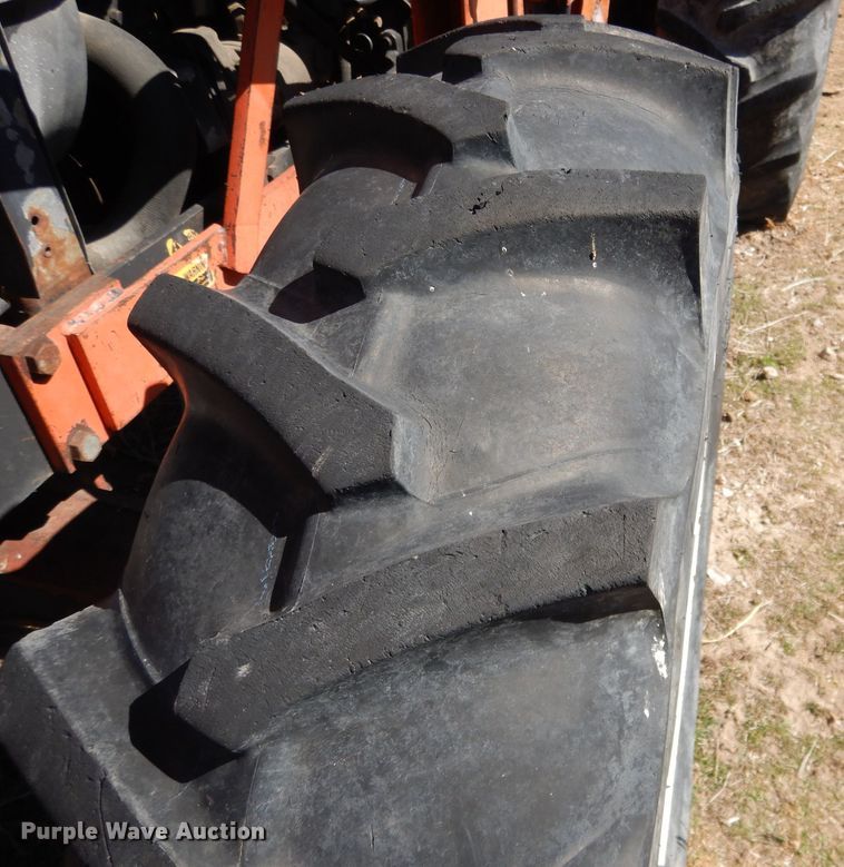 image for item DG5934 1981 Allis Chalmers 6080 MFWD tractor