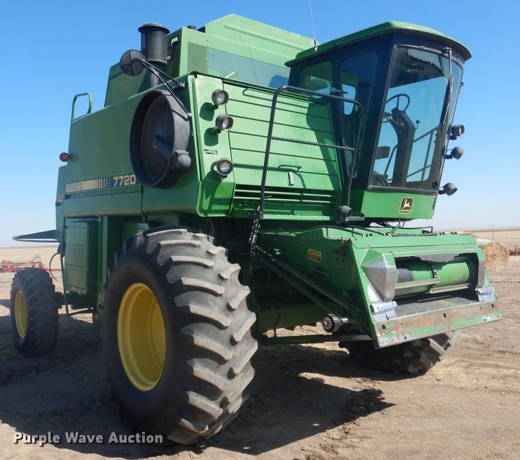 image for item DG5937 1988 John Deere 7720 Titan II combine
