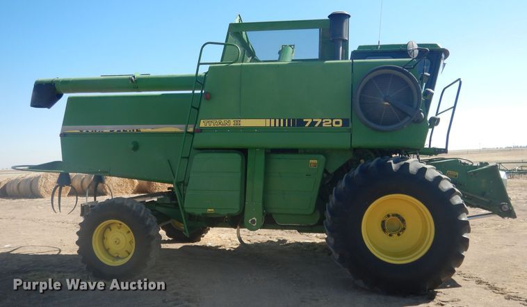 image for item DG5937 1988 John Deere 7720 Titan II combine