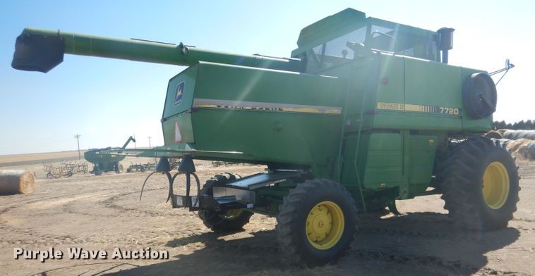 image for item DG5937 1988 John Deere 7720 Titan II combine