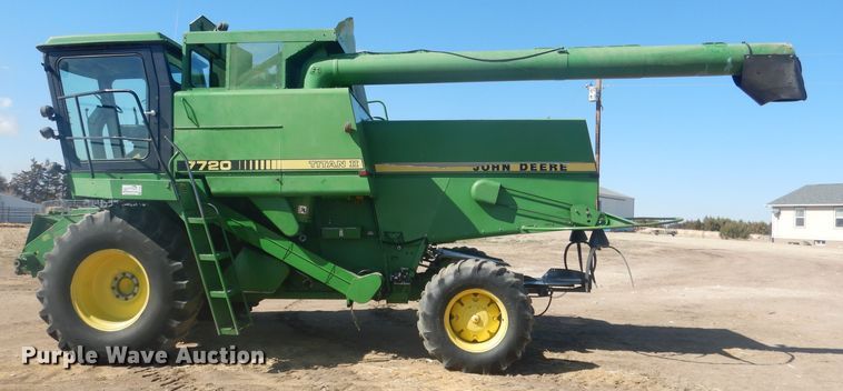 image for item DG5937 1988 John Deere 7720 Titan II combine