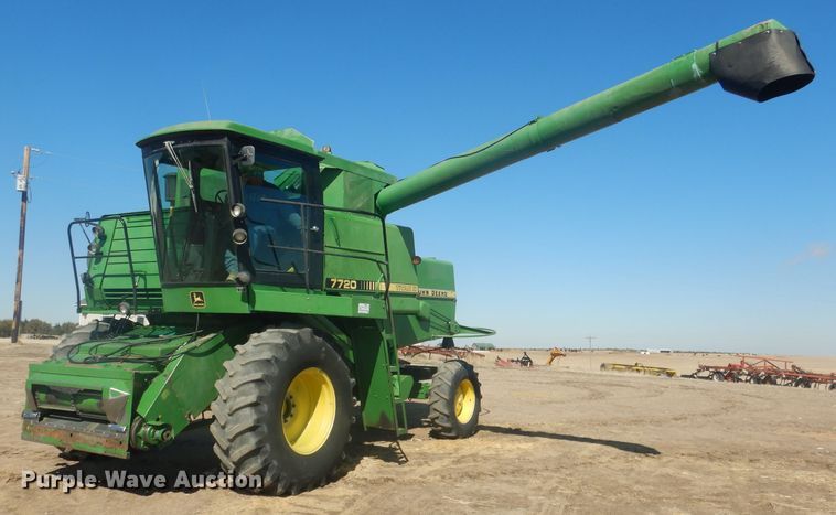 image for item DG5937 1988 John Deere 7720 Titan II combine