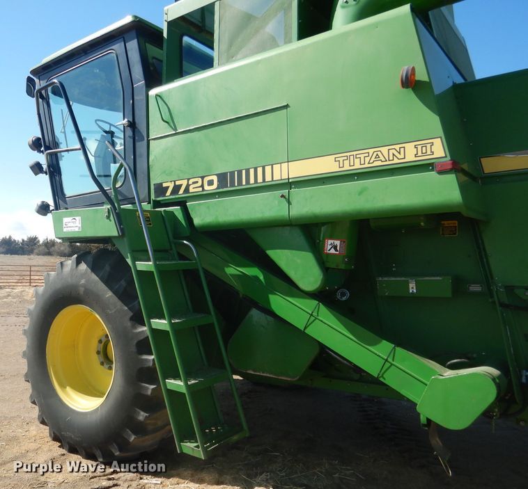 image for item DG5937 1988 John Deere 7720 Titan II combine