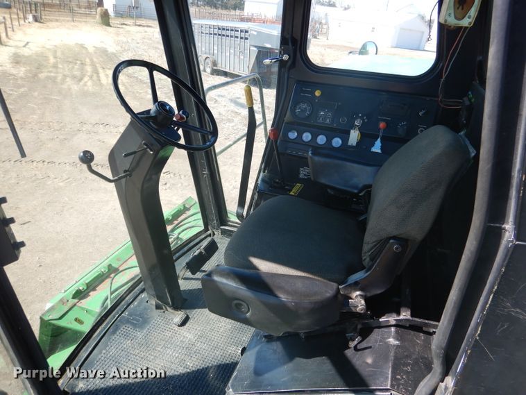 image for item DG5937 1988 John Deere 7720 Titan II combine