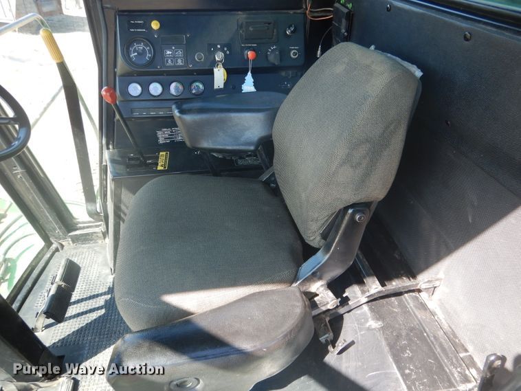 image for item DG5937 1988 John Deere 7720 Titan II combine