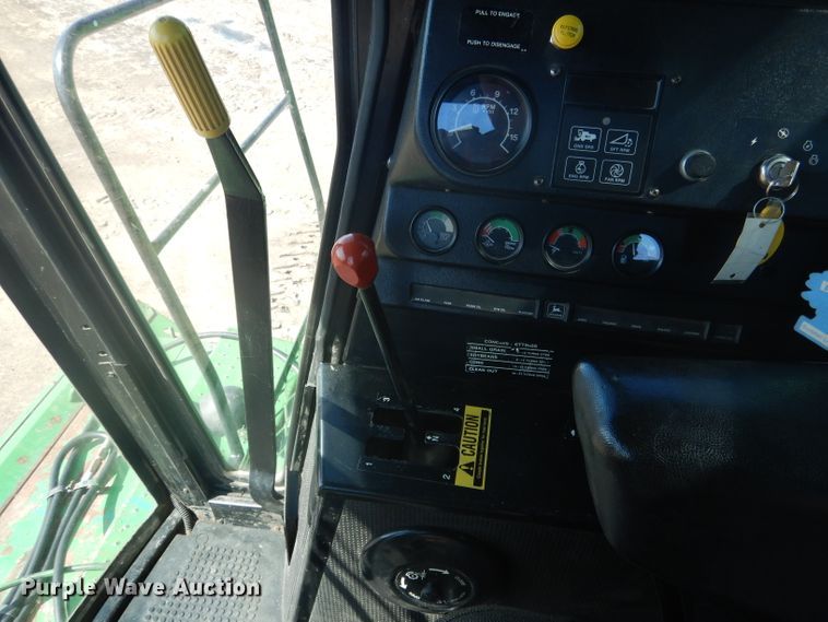image for item DG5937 1988 John Deere 7720 Titan II combine