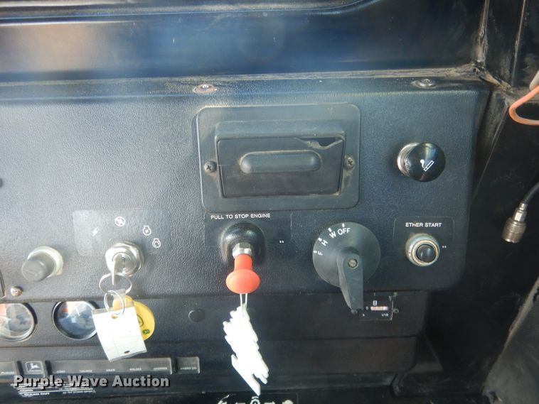 image for item DG5937 1988 John Deere 7720 Titan II combine