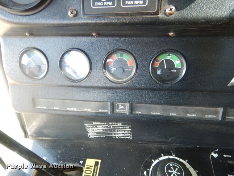 image for item DG5937 1988 John Deere 7720 Titan II combine